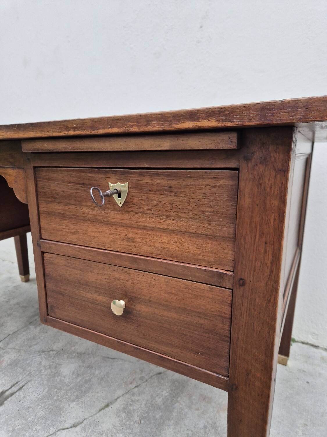 Louis XVI style minister's desk in solid walnut, 4 drawers, old manufacture