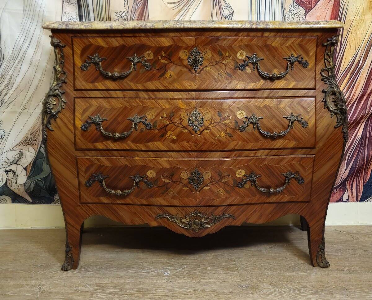 Curved Louis XV style commode with marquetry – Marble top – Gilded bronzes –