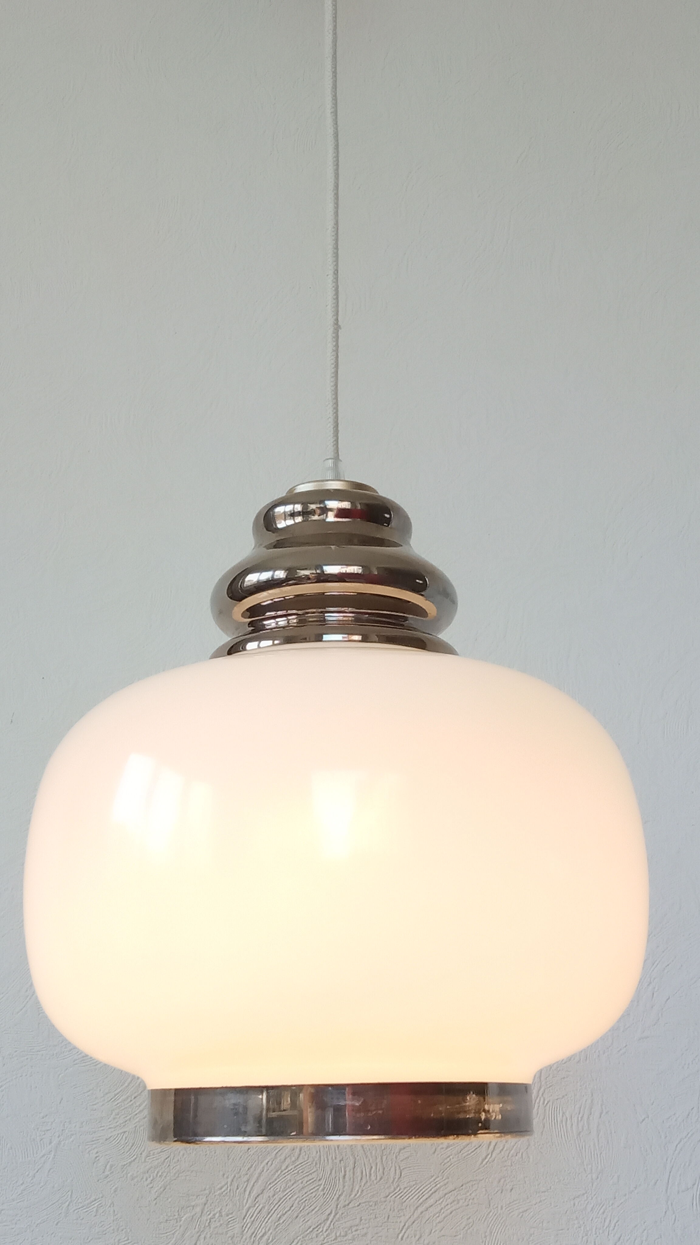 Suspension vintage en opaline