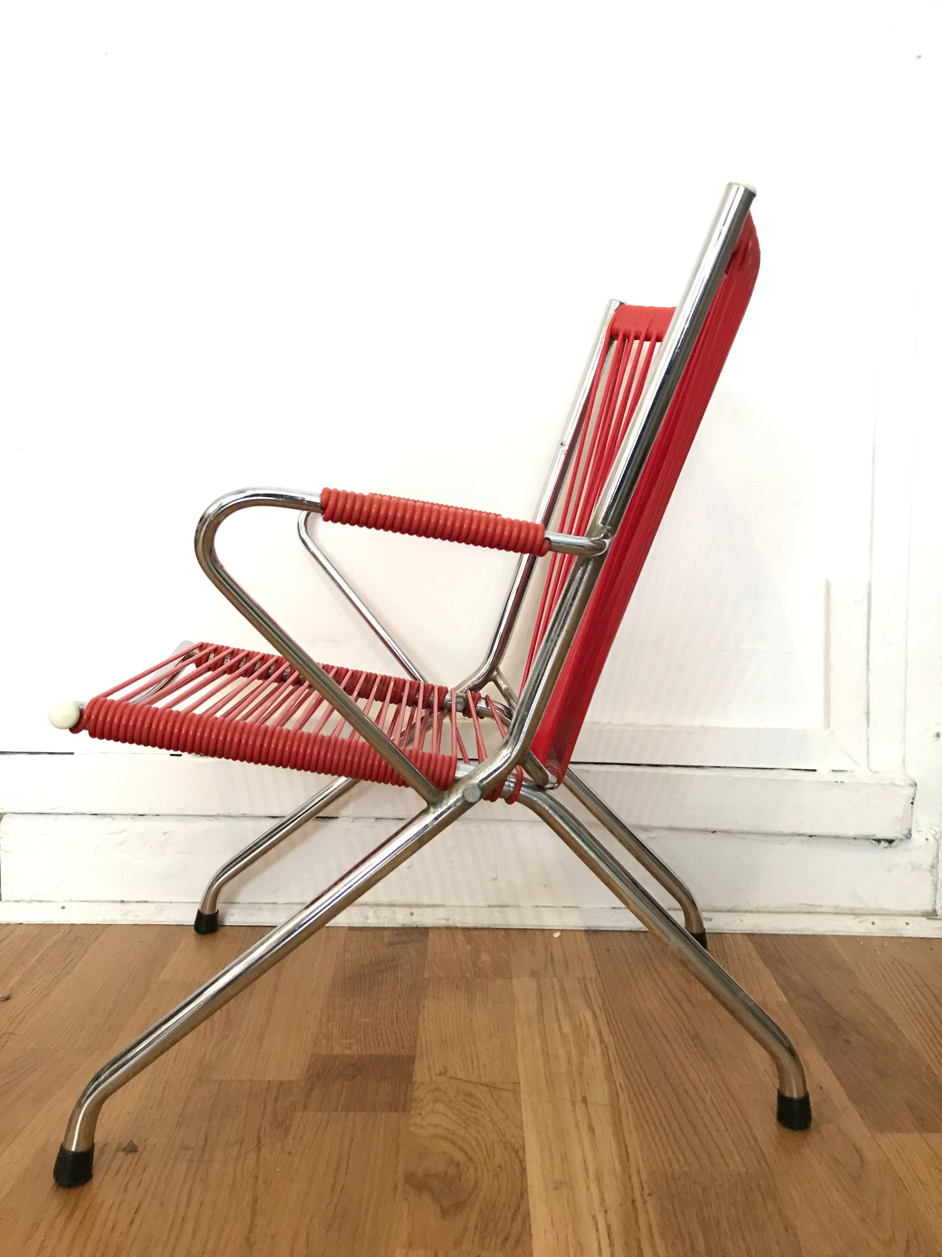 Folding child scoubidou chair