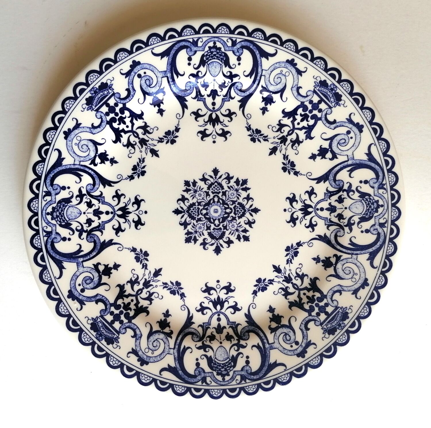 4 mismatched Gien dessert plates