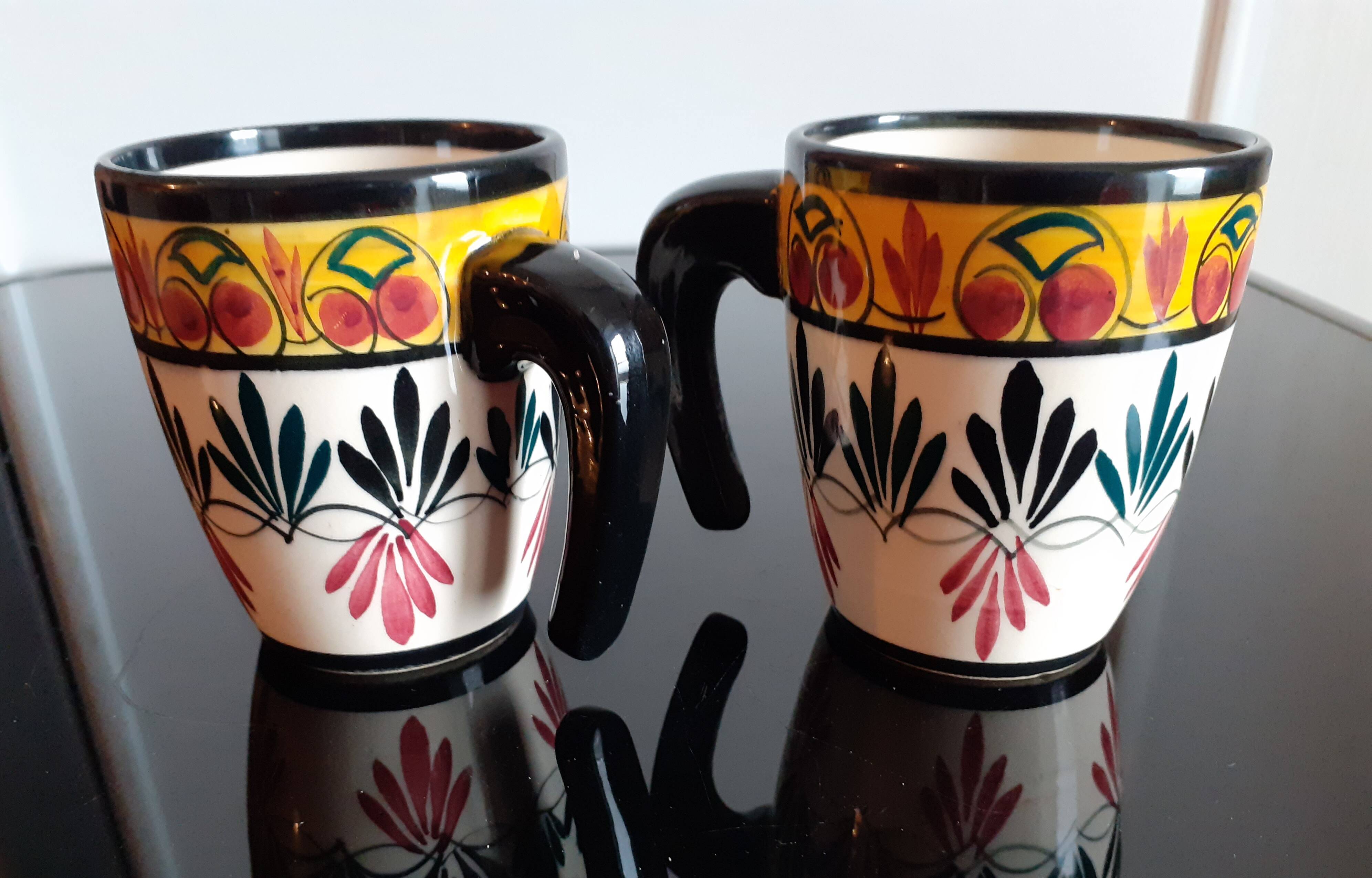 Saint Jean de Bretagne / Paire de mugs en faience