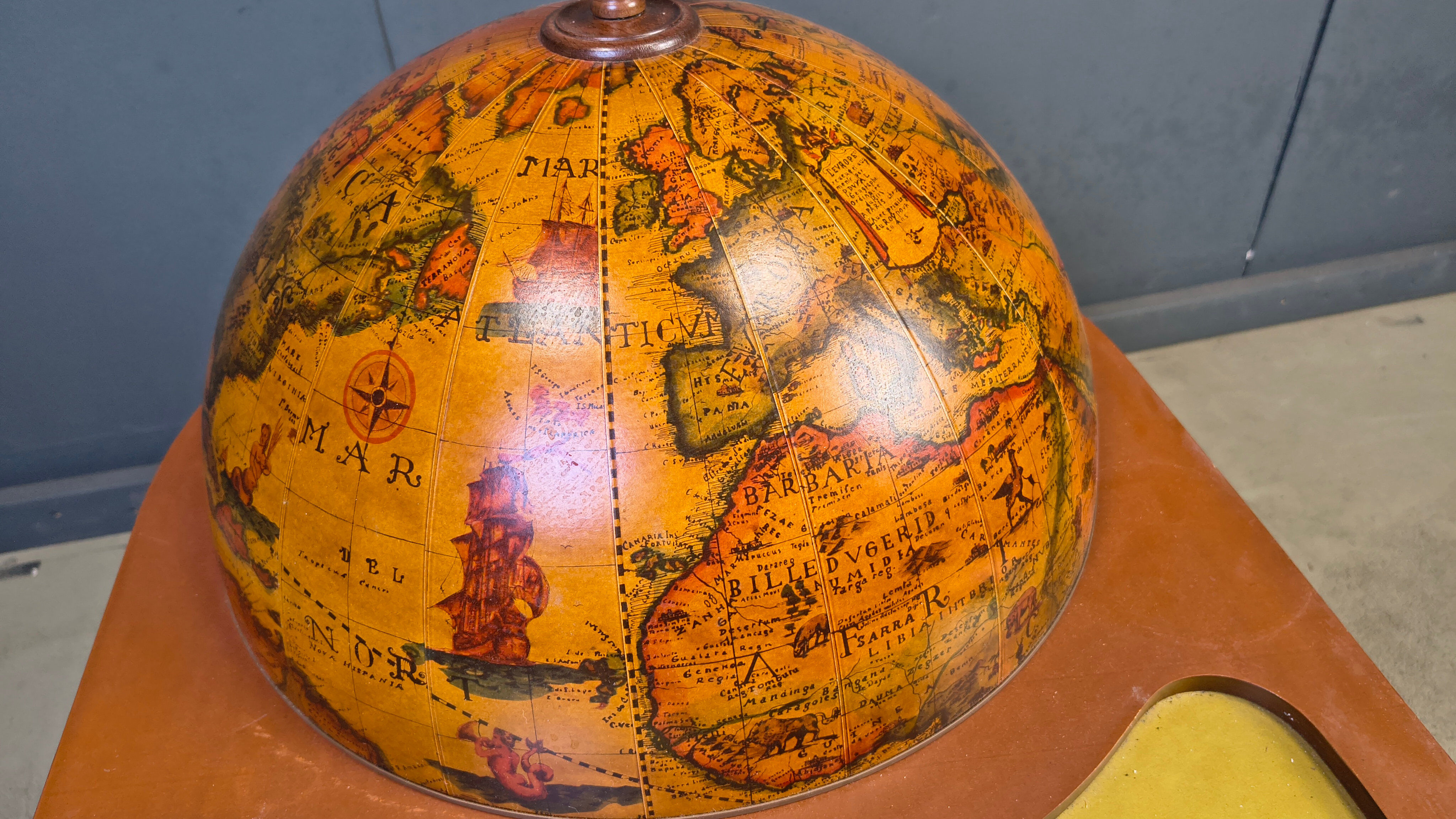 Bar globe vintage, années 1970