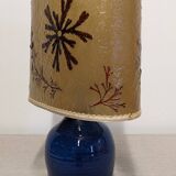 Lampe en grès émaillé bleu indigo et résine vers 1960