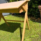 Children's desk with compass feet