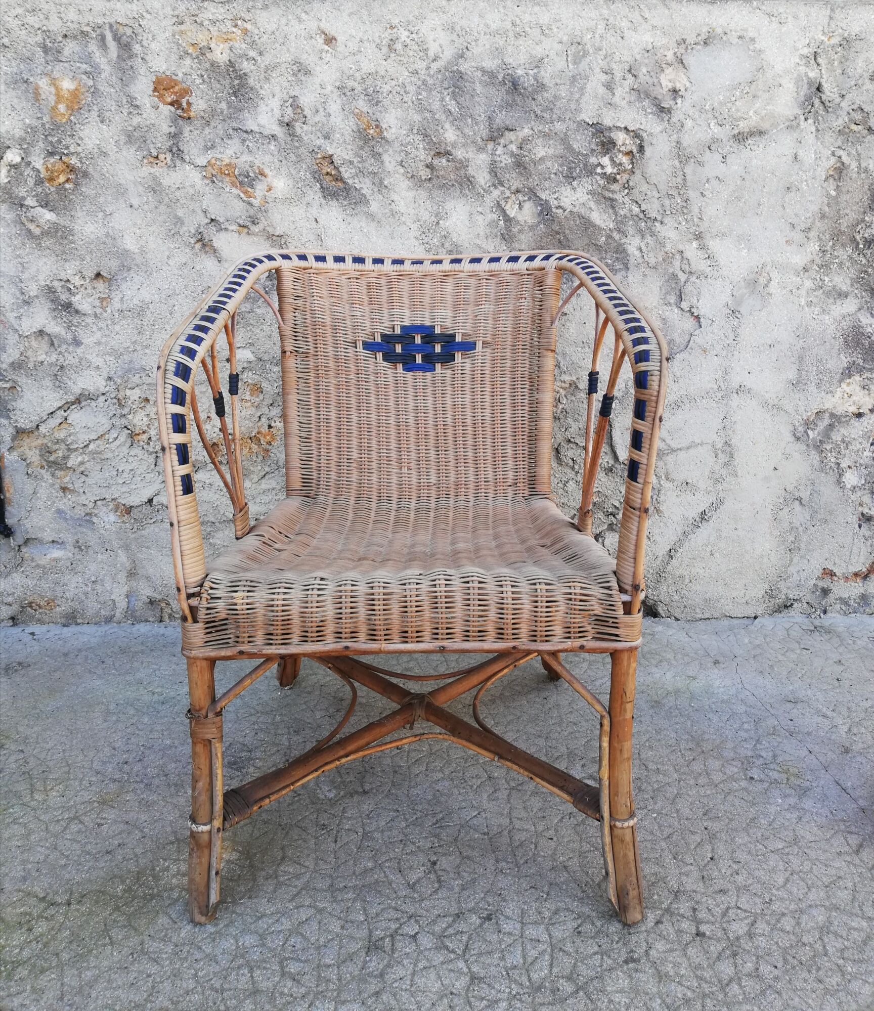 Armchair in wicker rattan and scoubidou