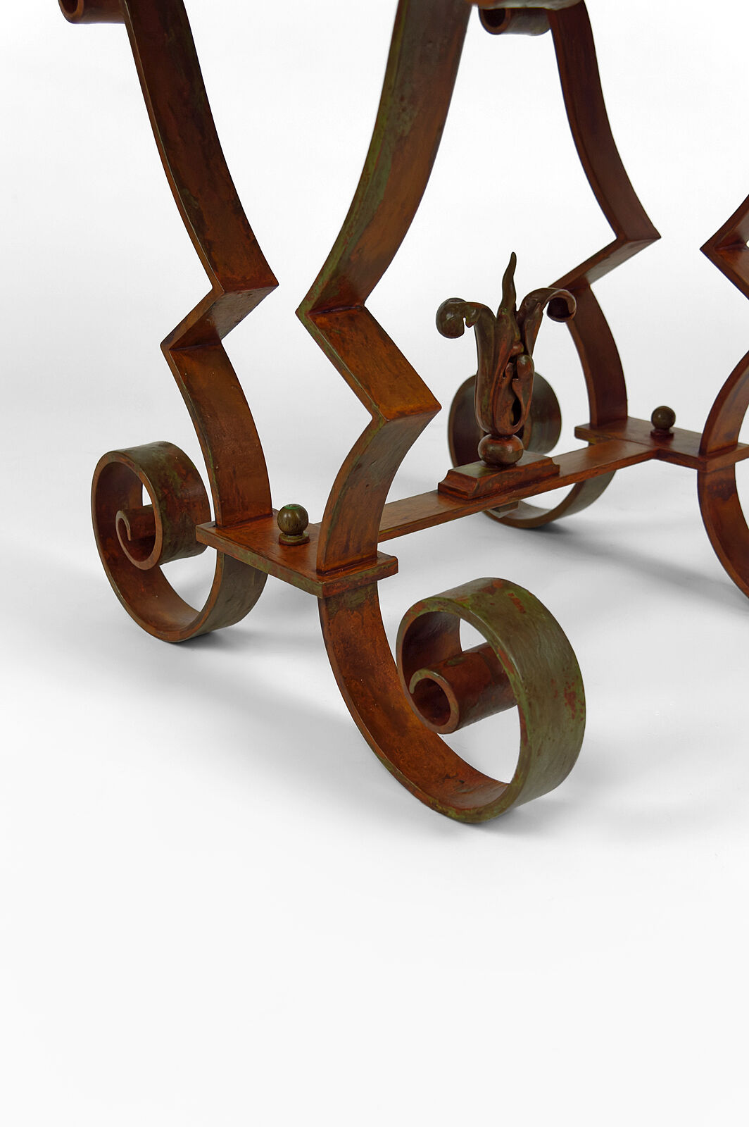 Art Deco round pedestal table in marble and wrought iron, circa 1940