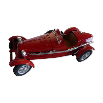 Voiture de collection 1/18 metal alfa Roméo Monza 2300 1934 Burago