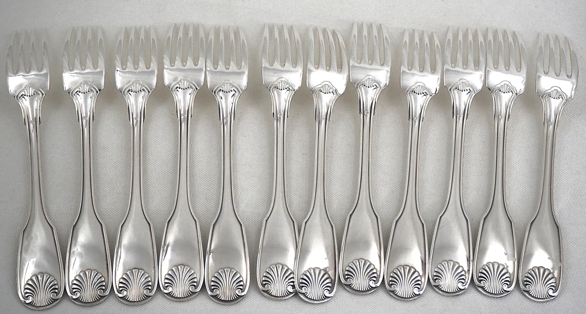 Christofle Vendôme Shell, cutlery set 49 pieces, silver-plated knives.