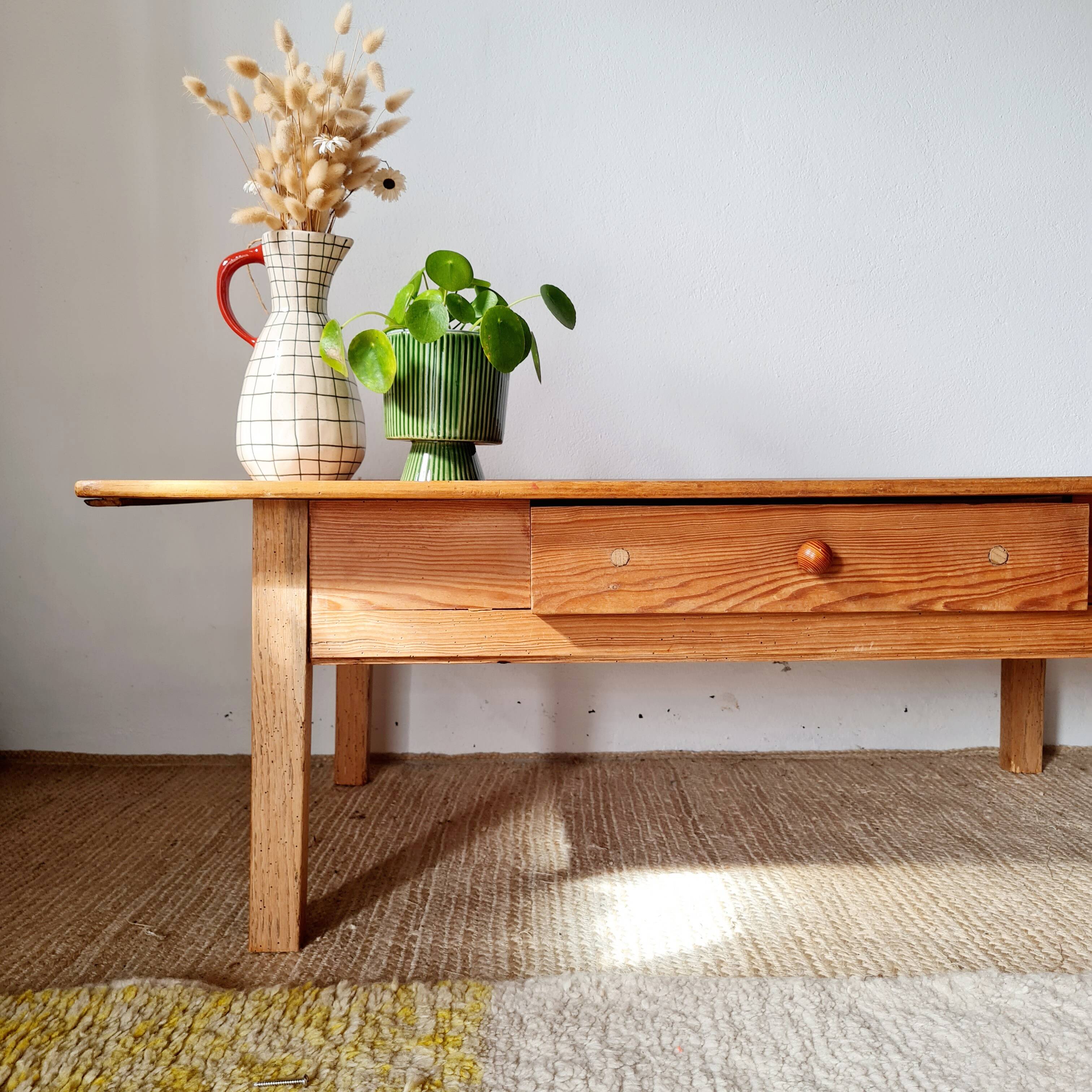 Old low farmhouse table in solid wood with its drawer - 128cm