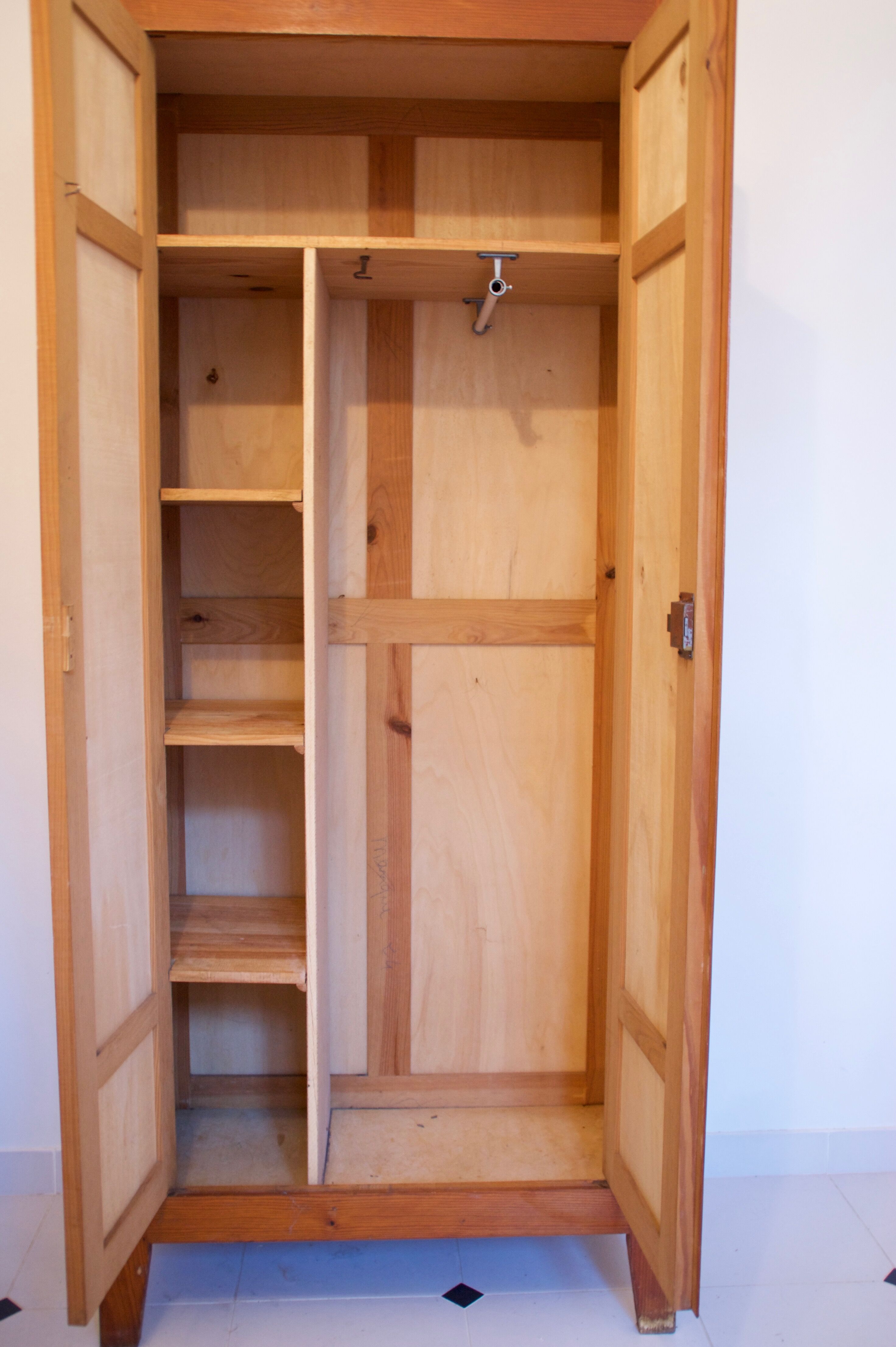 Armoire parisienne vintage