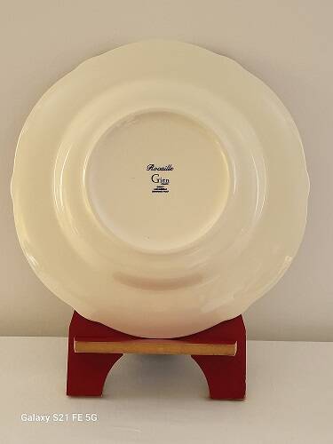 Round serving dish in Gien earthenware "Rocaille" collection