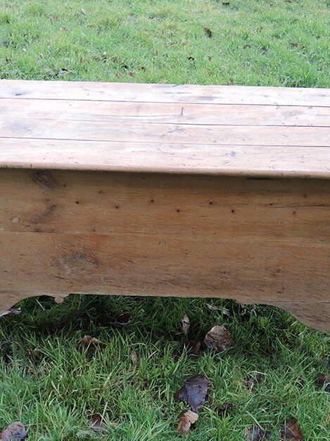 Maie en hêtre massif au teint naturel clair