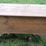 Maie en hêtre massif au teint naturel clair