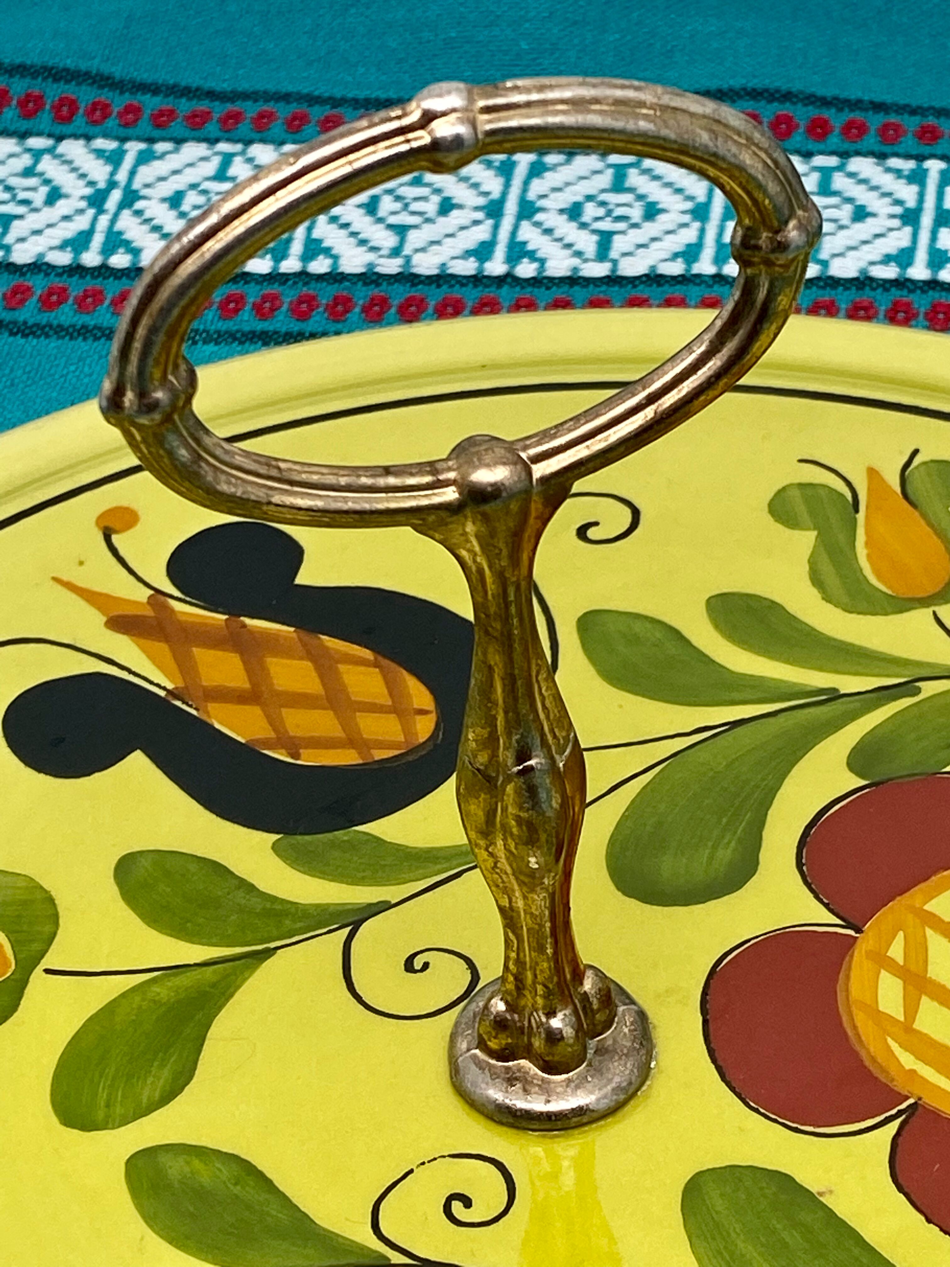 Cheese platter with floral handle