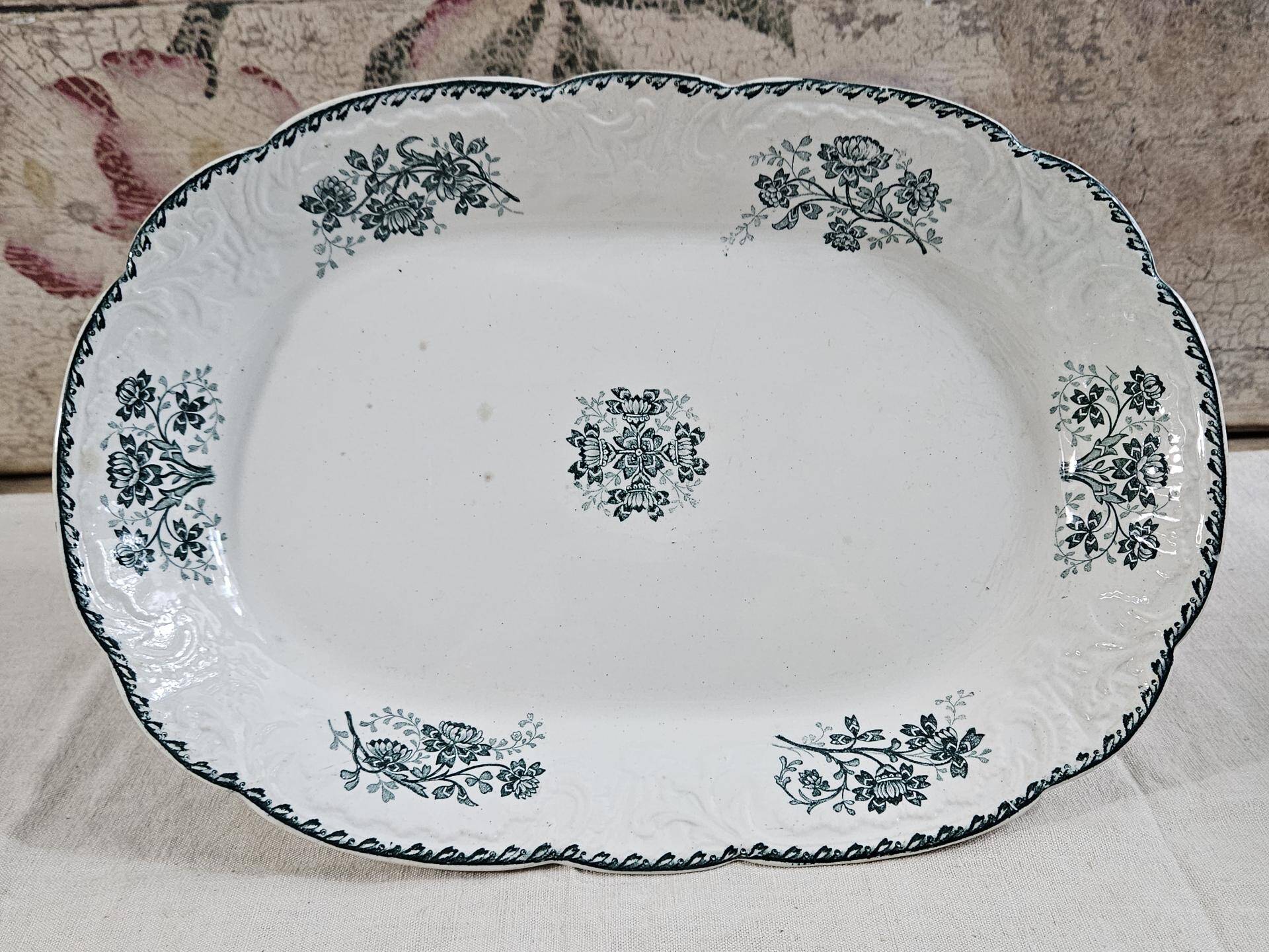 Plat ovale en terre de fer