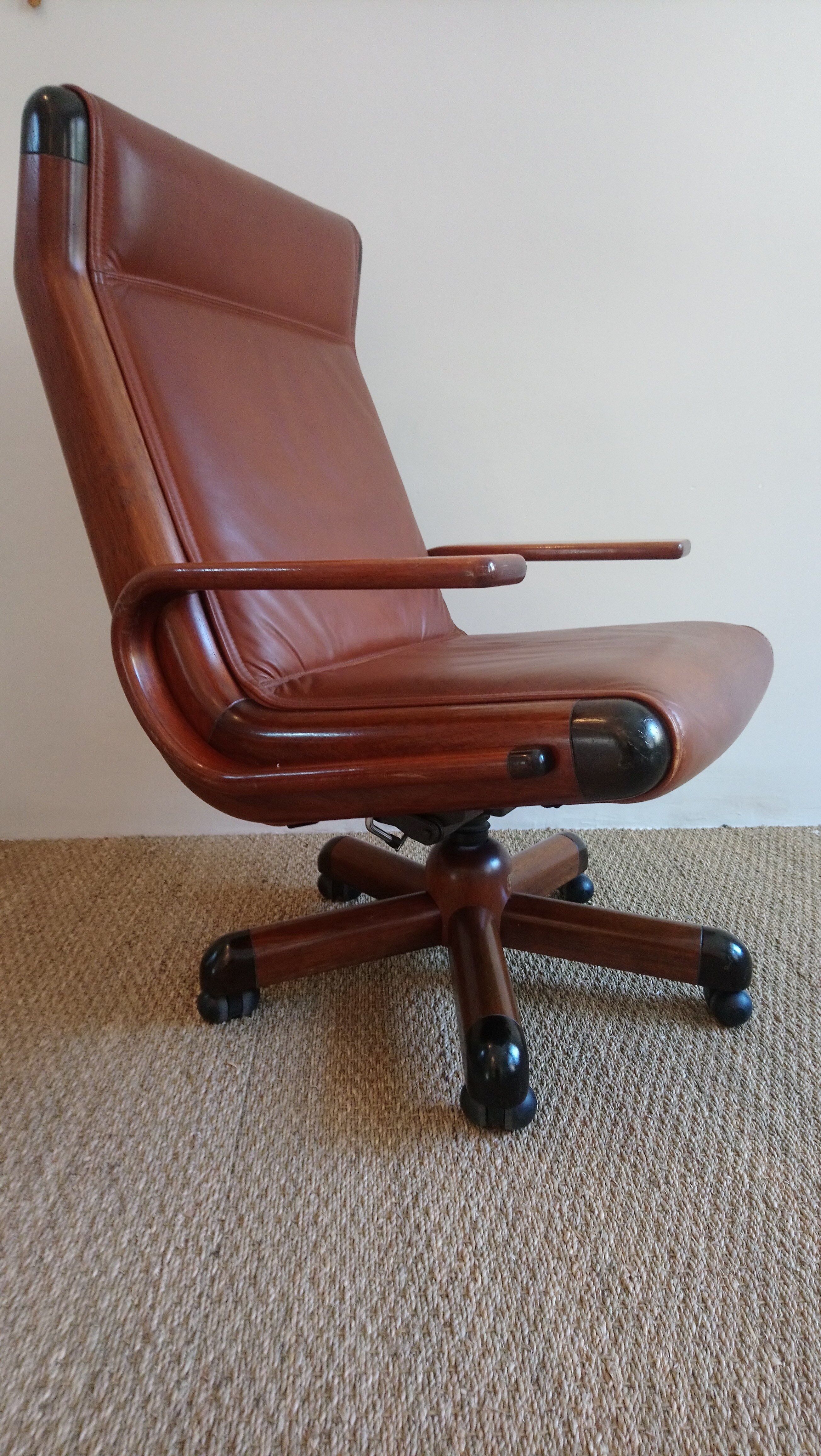 Leather "Everest" chair by AG Barcelona