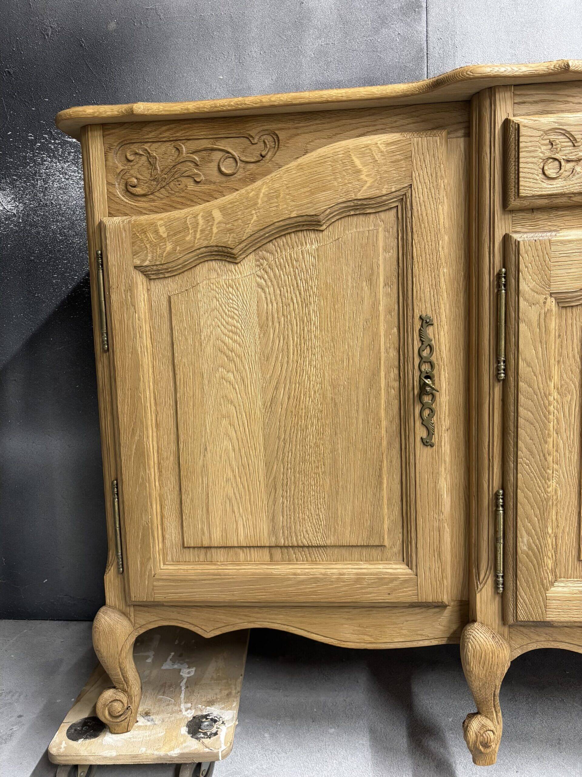 Oak buffet with marquetry