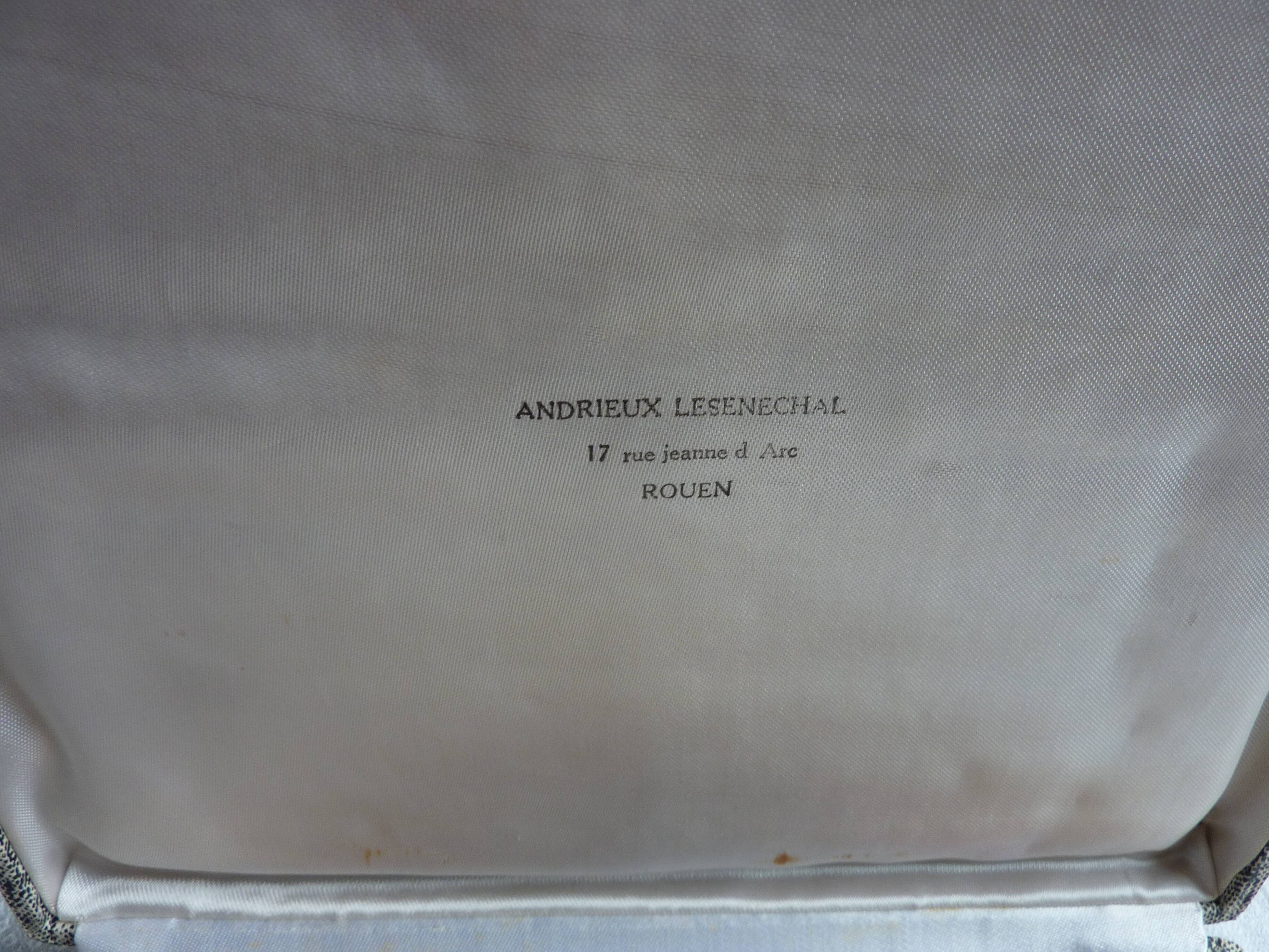 Art Deco horn walking knife set (2 knives, 12 large and 12 small)