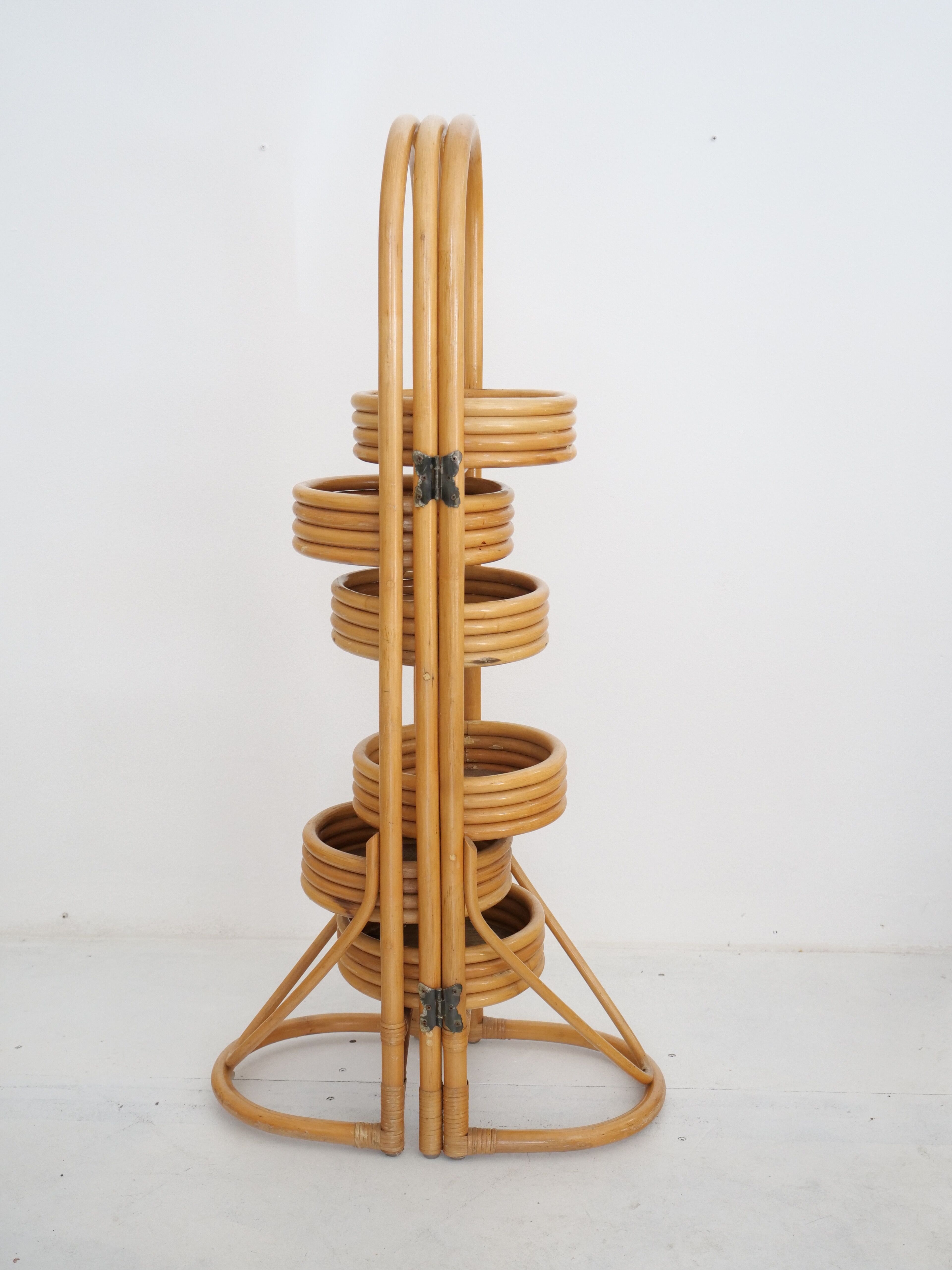 Rattan plant holder