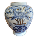 Small Chinese vase Blue and gold floral pattern