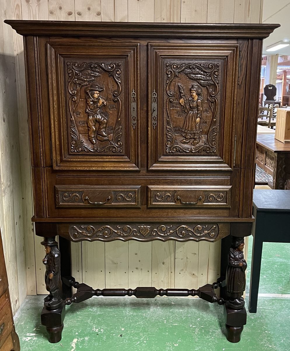 Buffet breton des années 1950 en chêne