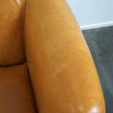 Ensemble ancien unique composé de 2 fauteuils club et d'un canapé en cuir couleur cognac à roulettes