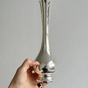 Lightweight metal single-stem vase