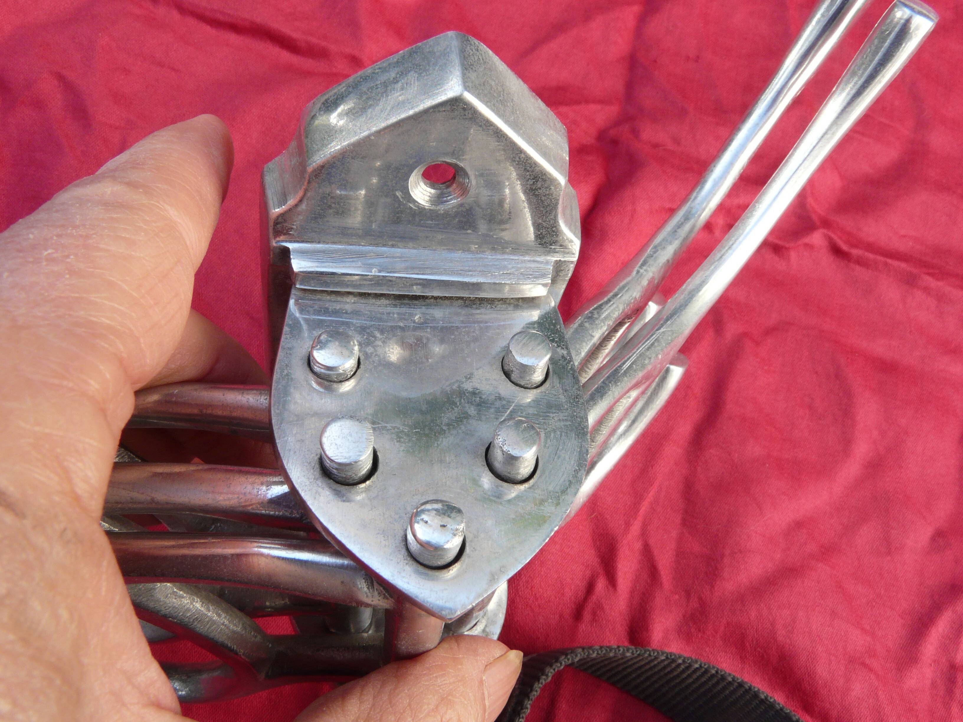 Aluminum wall coat rack with 5 double adjustable hooks