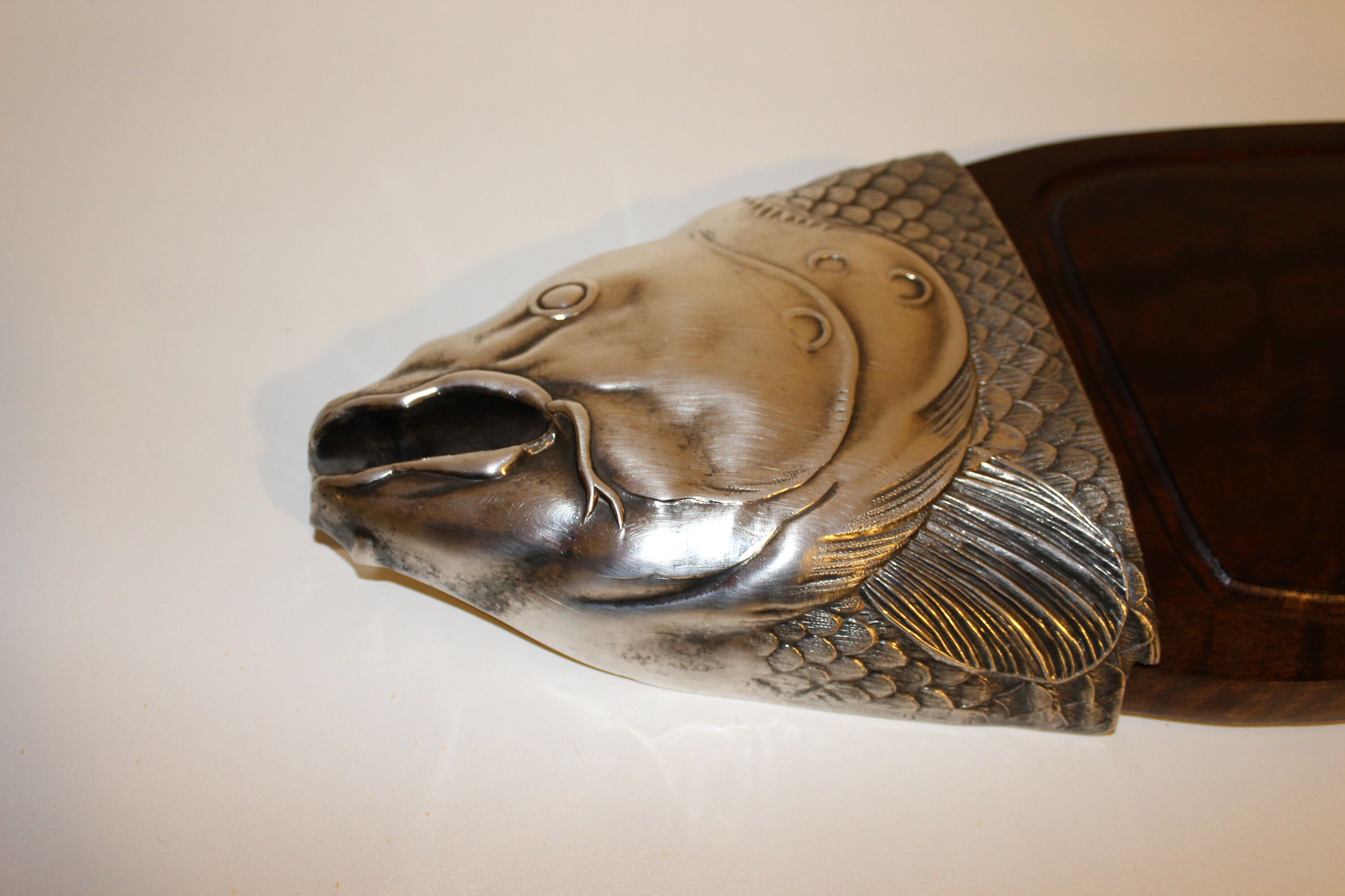 Large dish to serve vintage fish