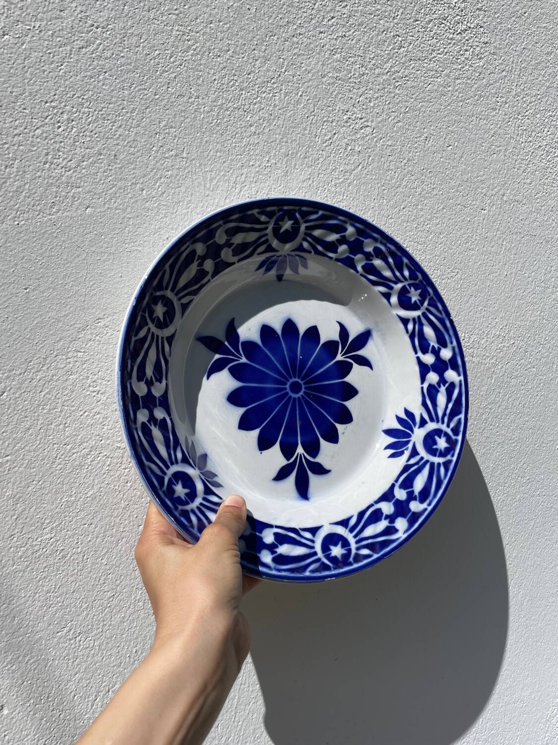 Round hollow ceramic dish with Saint Amand flower