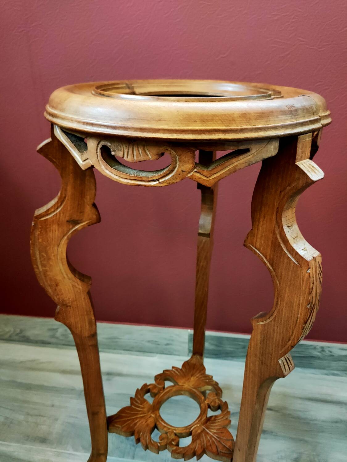 Antique stool in beech and marble
