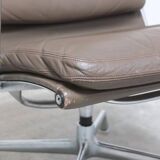 Early pair of Eames 'EA216' swivel lounge chairs by Herman Miller, 1960s