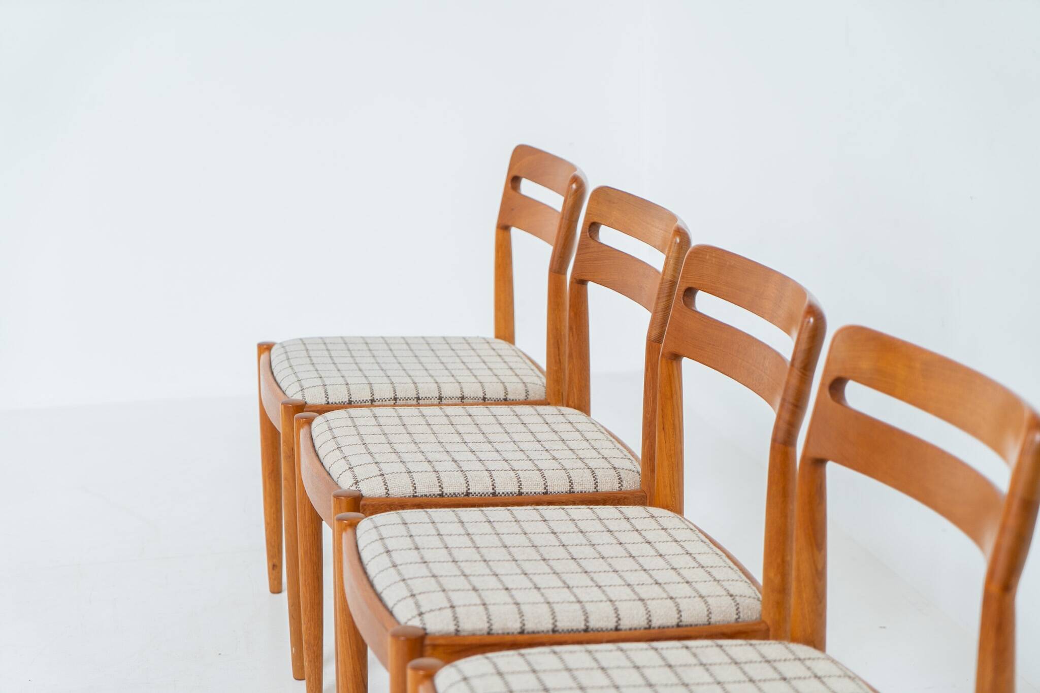 Ensemble de 4 chaises de salle à manger par H.W. Klein pour Bramin