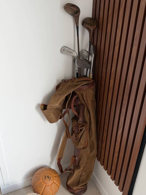 Sac de golf ancien avec 7 clubs vintage