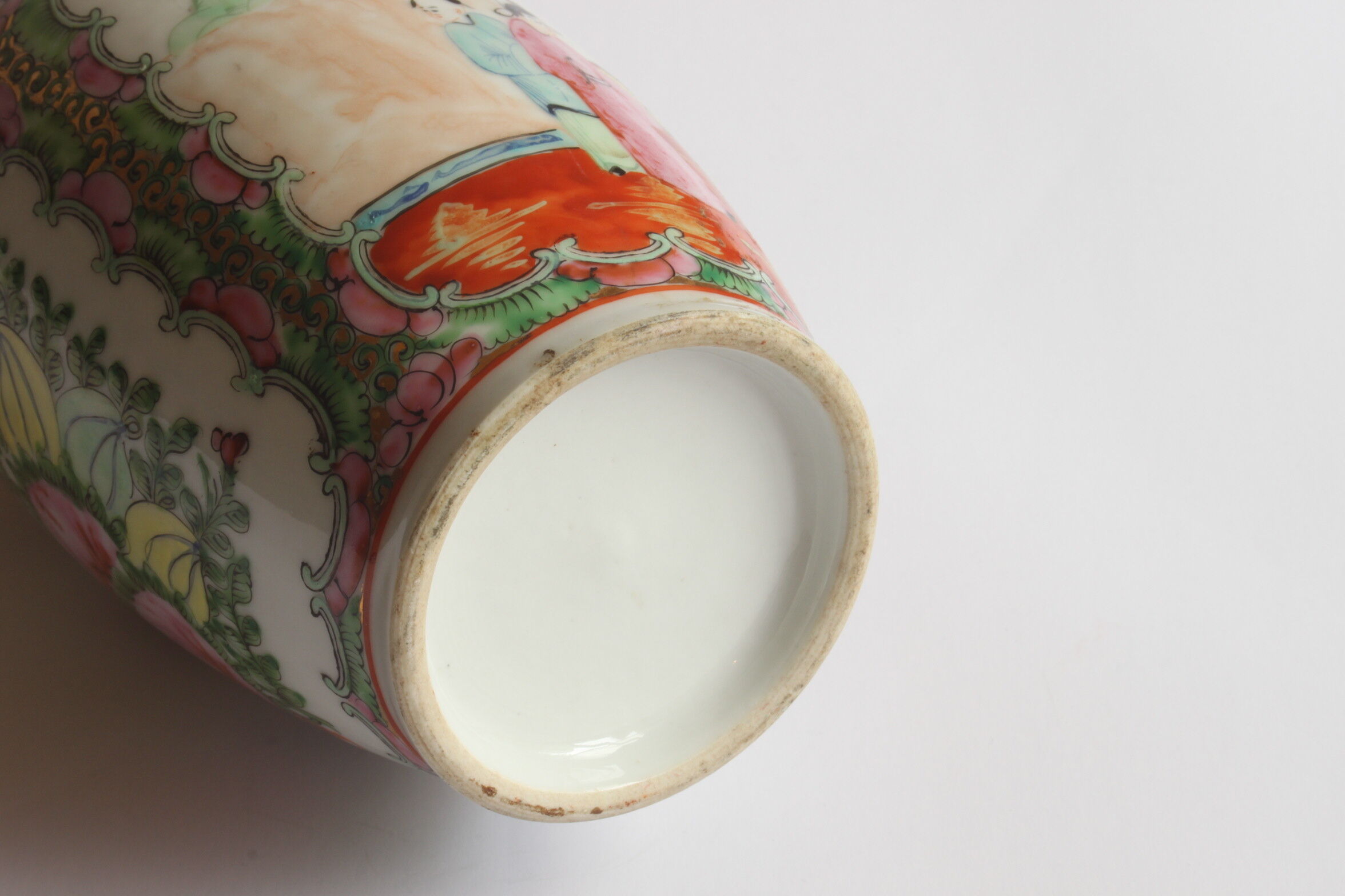 Chinese Canton rose medallion vase, 19th century