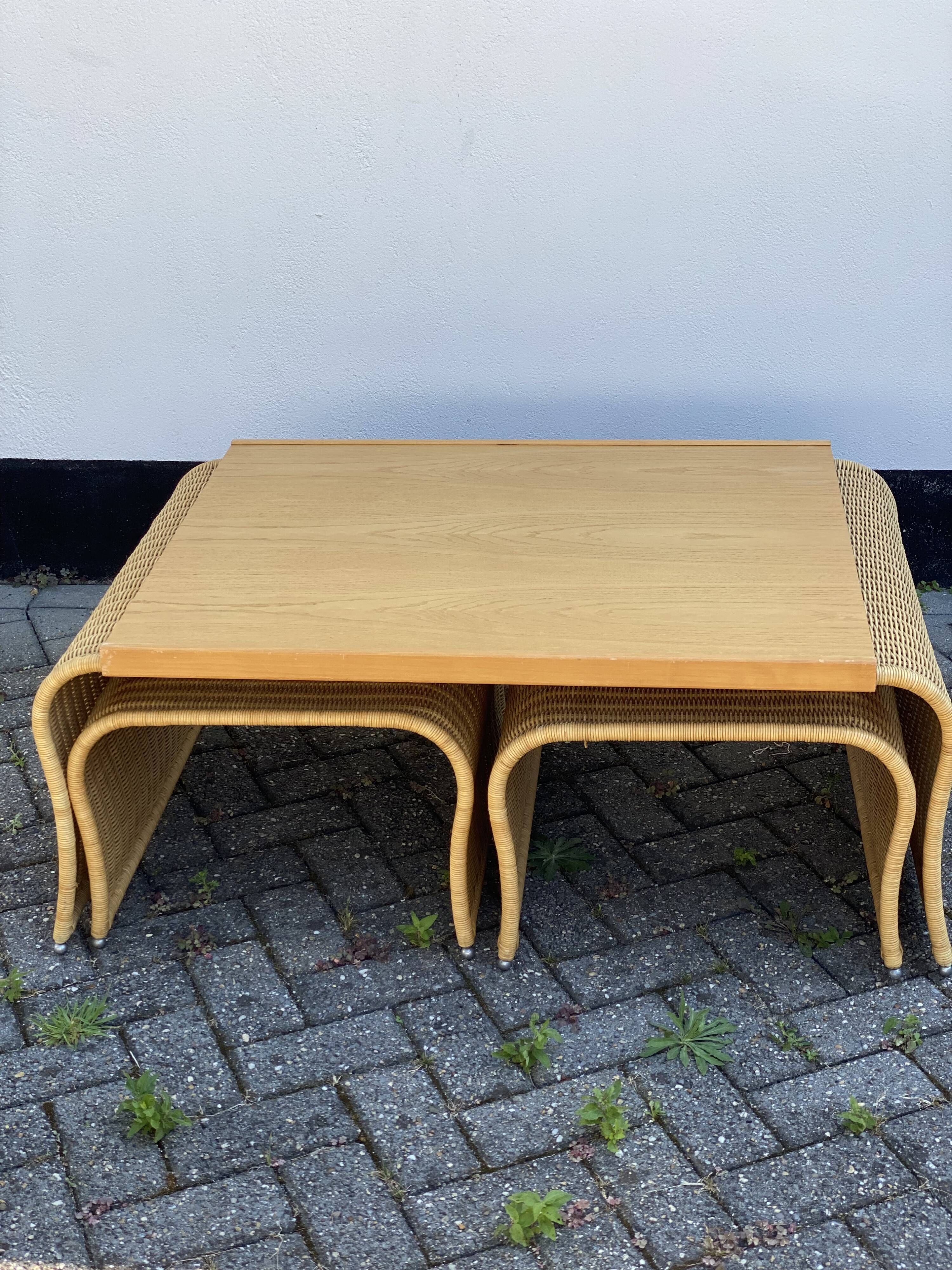 Pine wood and ratan table with 2 ottomans