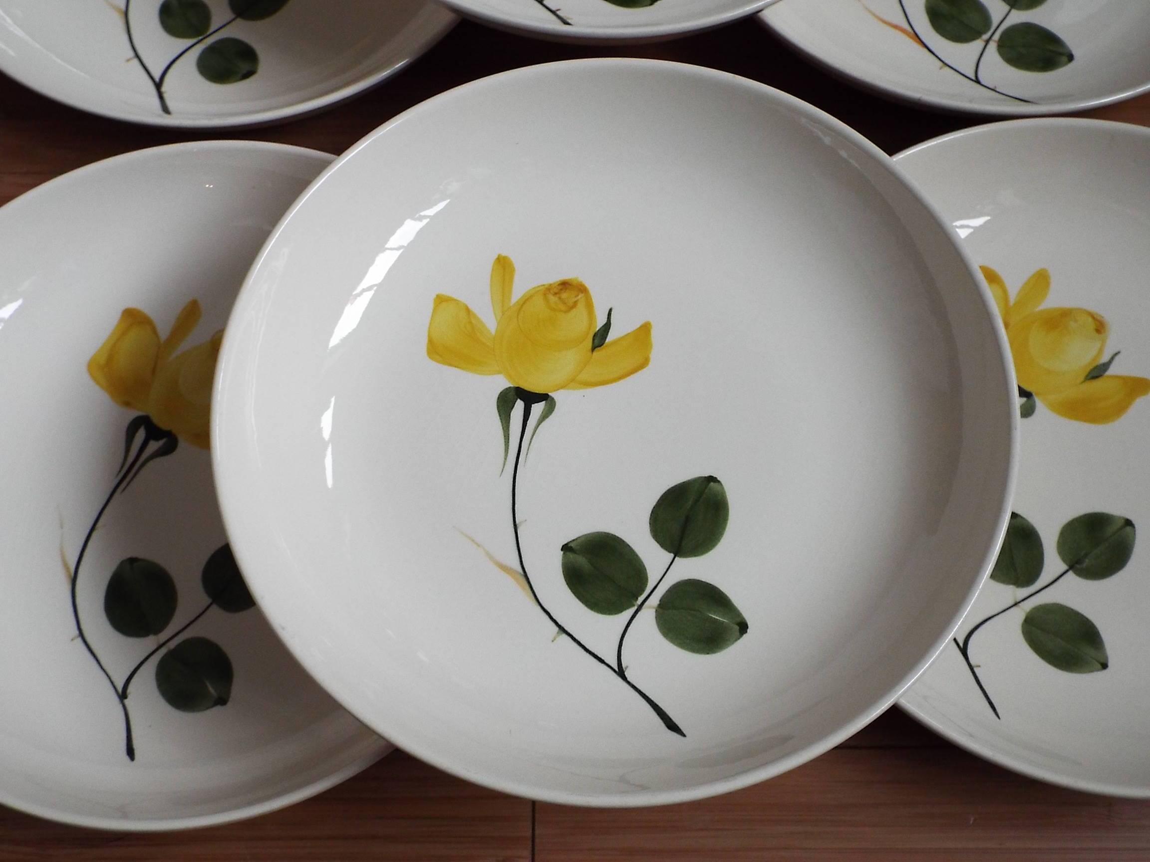 6 Villeroy and Boch Ophélia soup plates