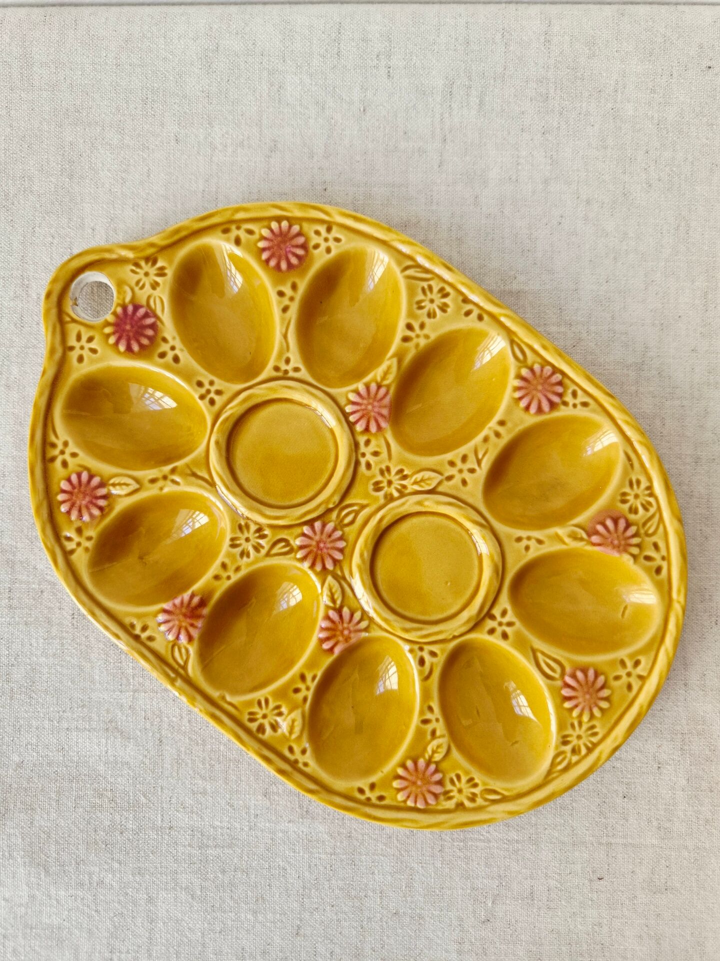 Vintage egg plate in majolica - 1970s