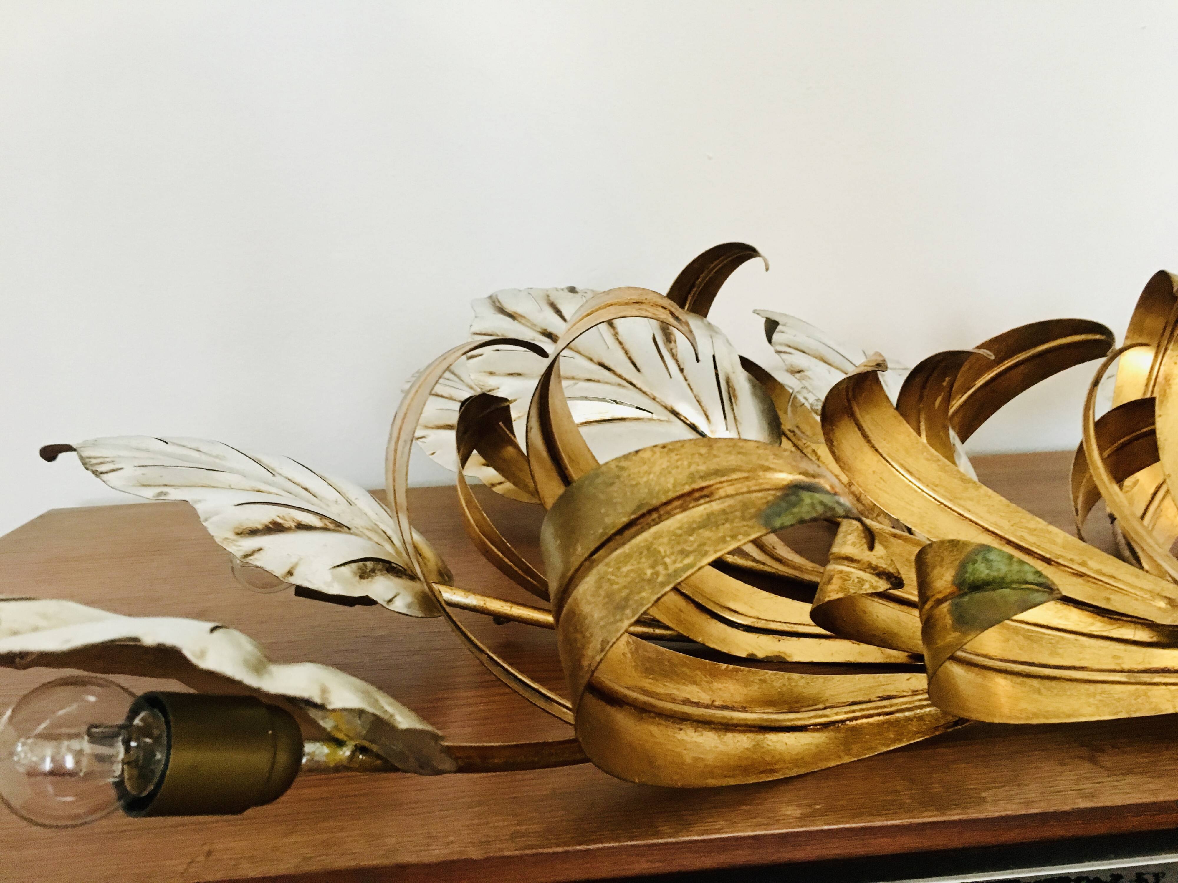 Grande applique murale de style Hollywood Regency par Hans Kögl