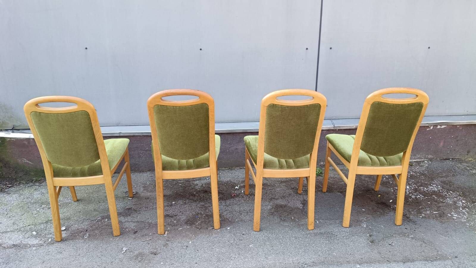 Set of 4 vintage Scandinavian chairs in light wood and green velvet.