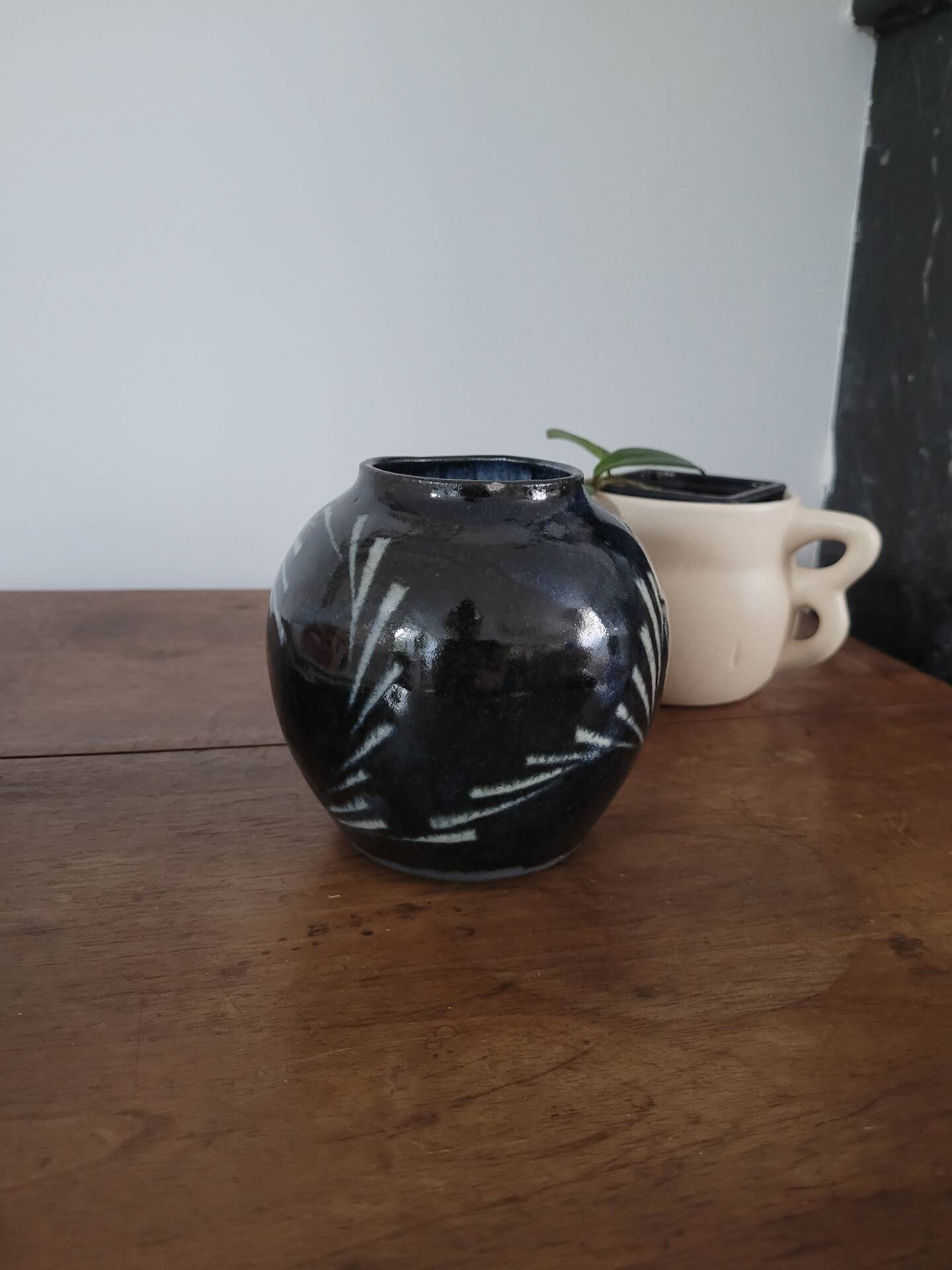 Glazed stoneware round vase