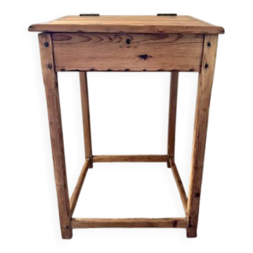 Teacher's desk