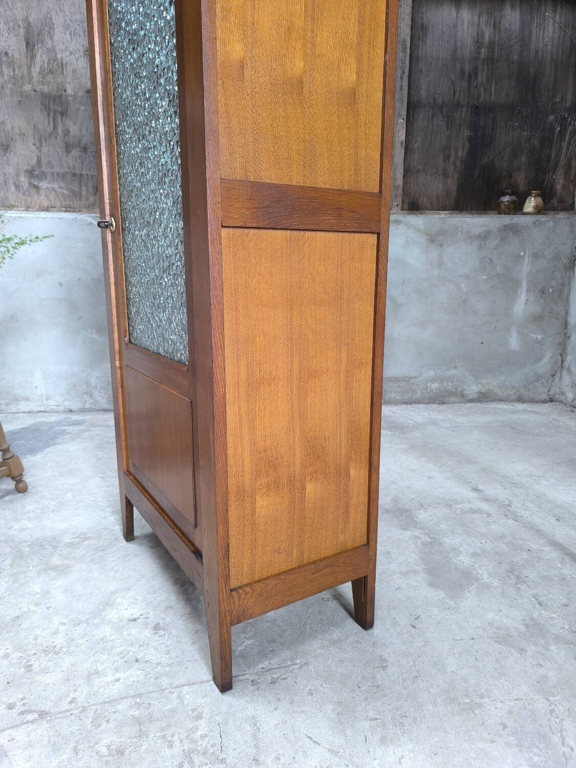 Armoire parisienne vitrée