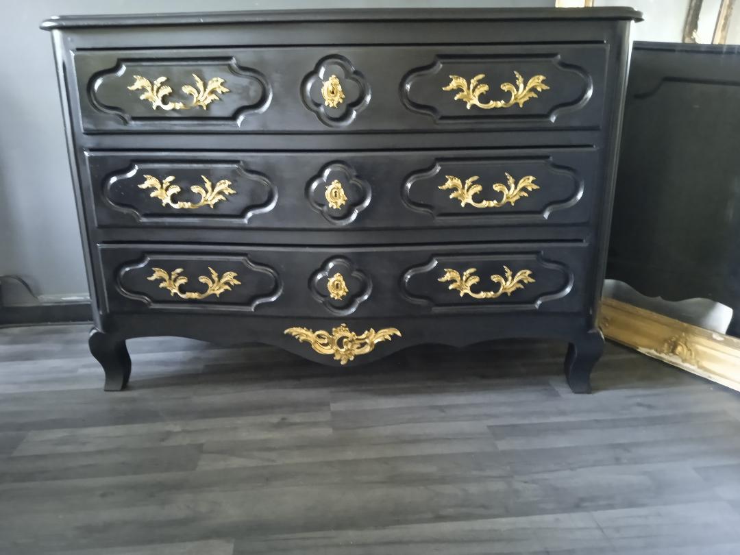 Louis XV style curved chest of drawers