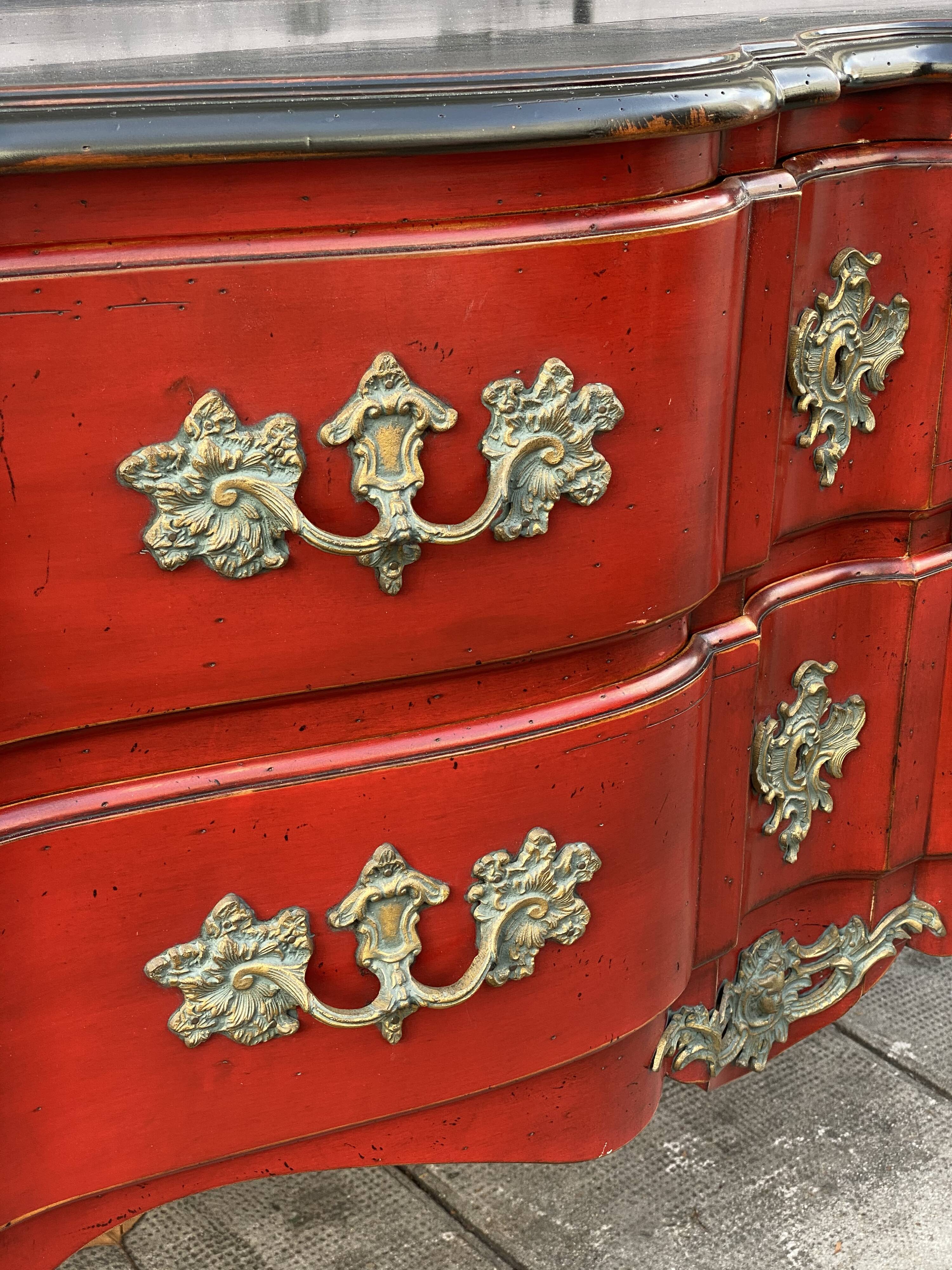 Comfortable louis XV serated