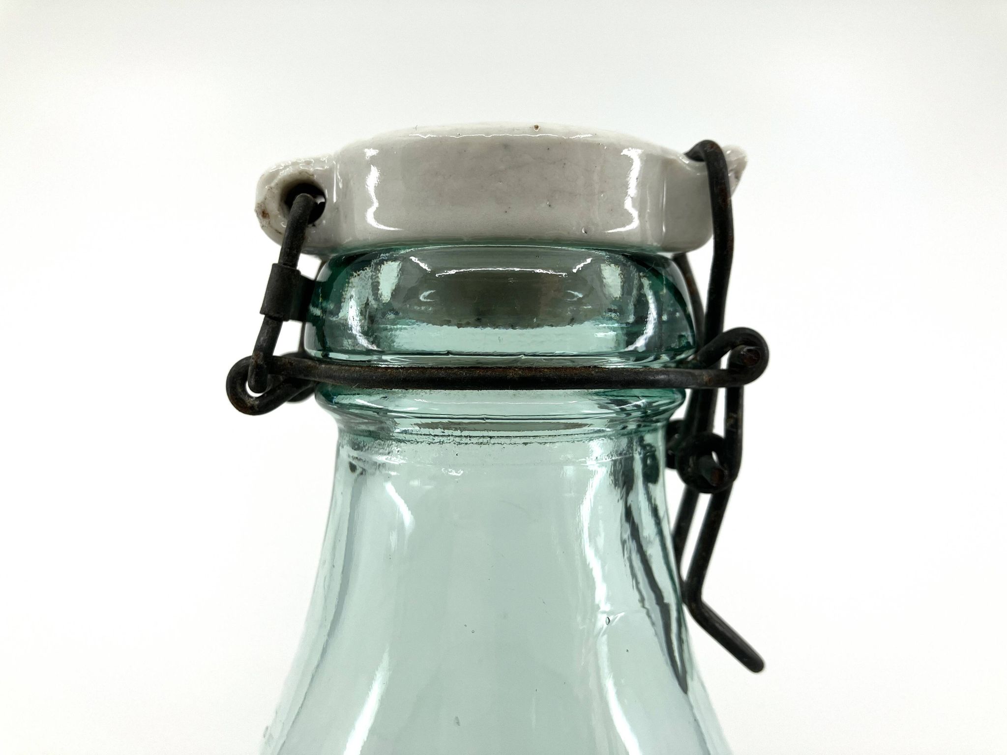 Grande bouteille "Mercur" en verre et bouchon en céramique • 2L • 1930