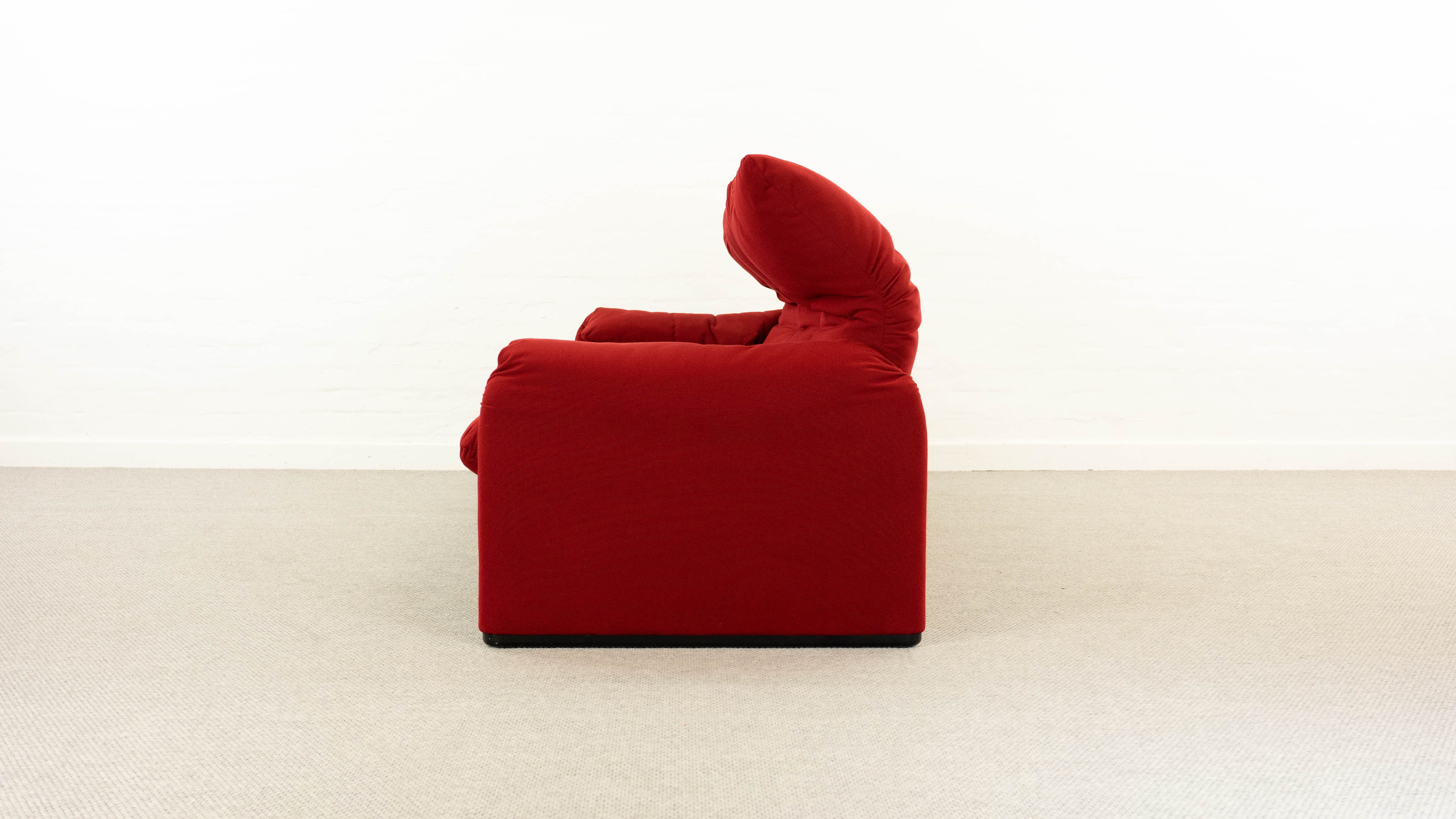 Maralunga 3-seater Sofa red by Vico Magistretti for Cassina, Italy