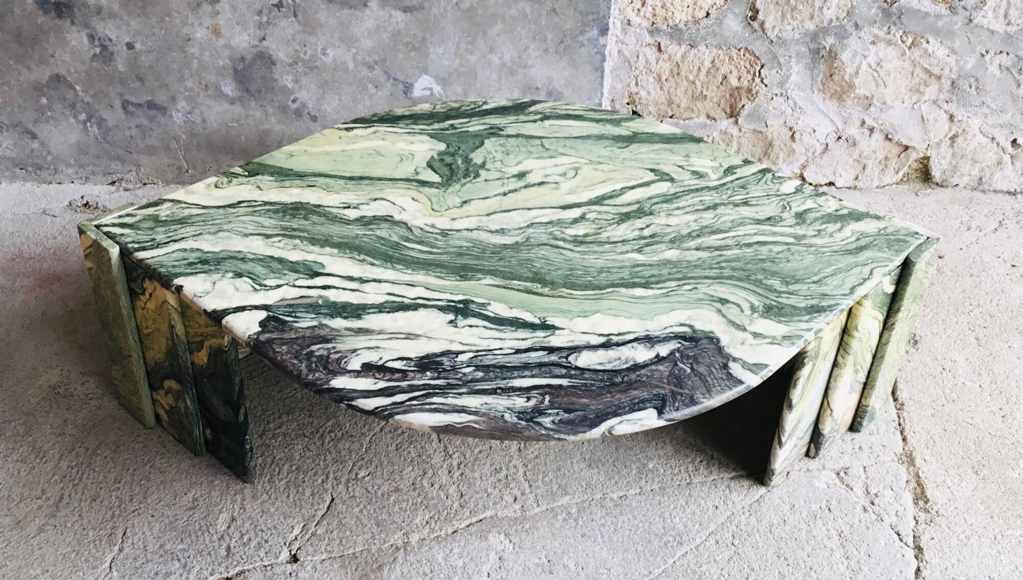 Large marble coffee table in the shape of an eye from Roche Bobois - 1970
