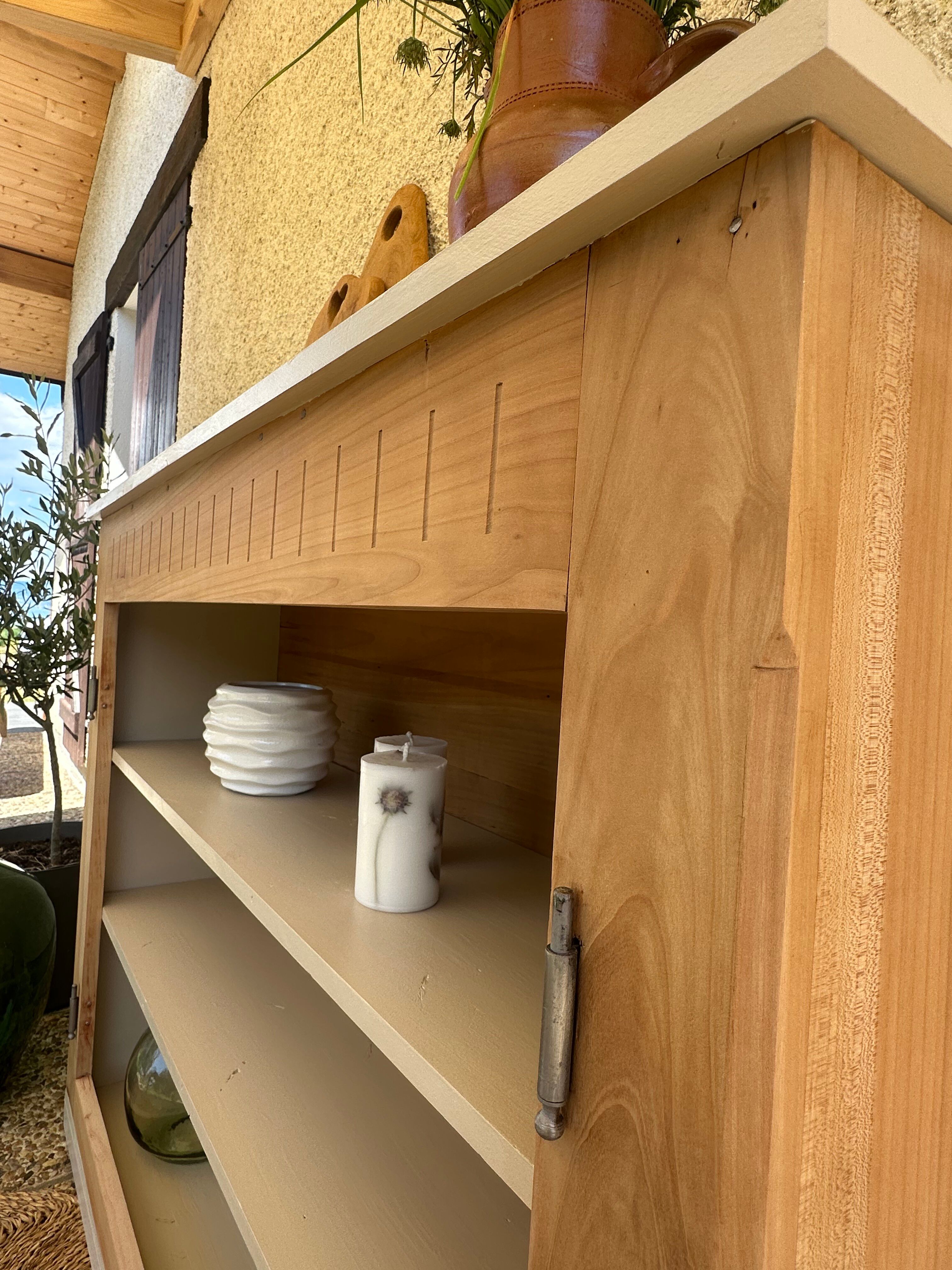 Comptoir, bibliothèque, buffet en merisier massif